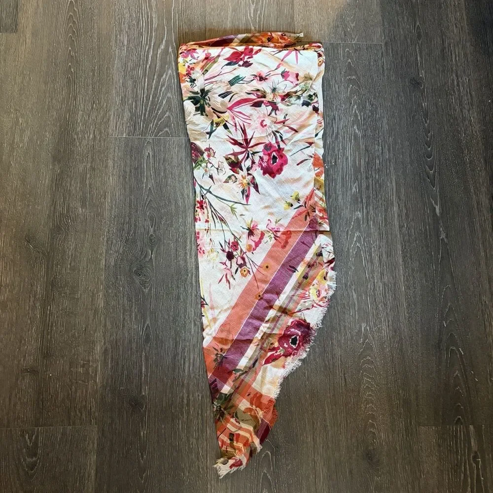 J Jill Large Triangle Floral Scarf Wrap Eyelash Fringe One Size Modern Romantic